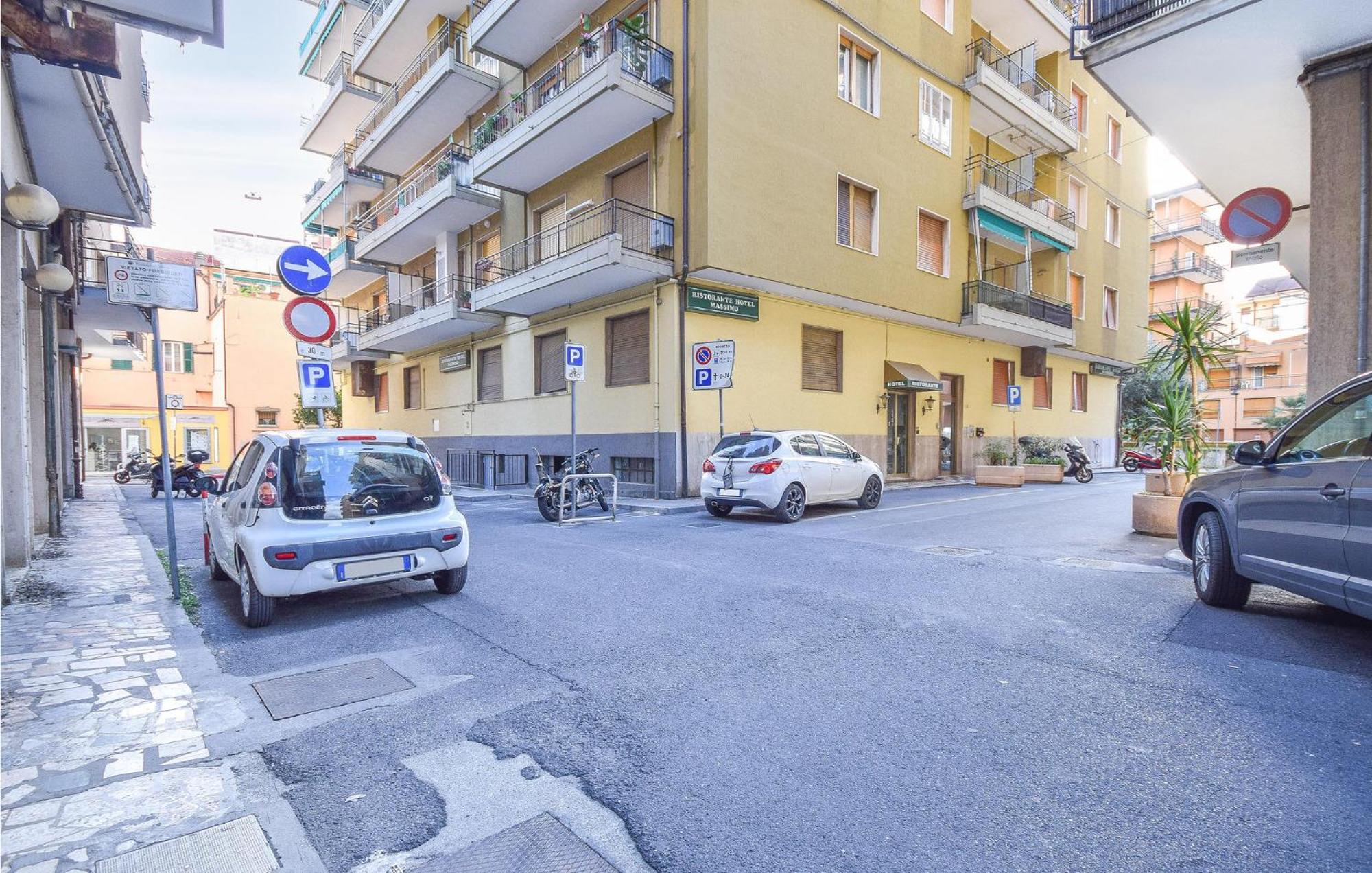 Nice Apartment In Loano With Kitchenette ภายนอก รูปภาพ